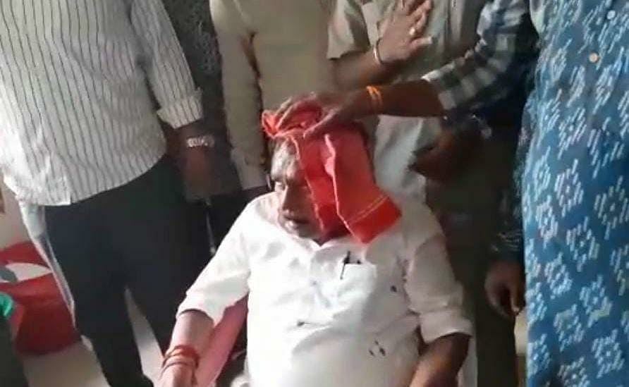 ಕೊರಟಗೆರೆ| ಪ್ರಚಾರದ ವೇಳೆ ಜಿ. ಪರಮೇಶ್ವರ್‌ ತಲೆಗೆ ಕಲ್ಲೇಟು