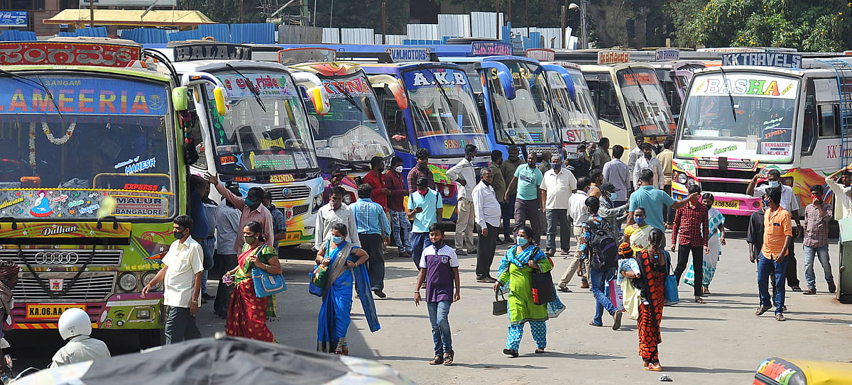 People take private buses at Kalasipalya Bus Stand as government buses remain off the road due to the protests in Bengaluru on Sunday. DH Photo/Pushkar V