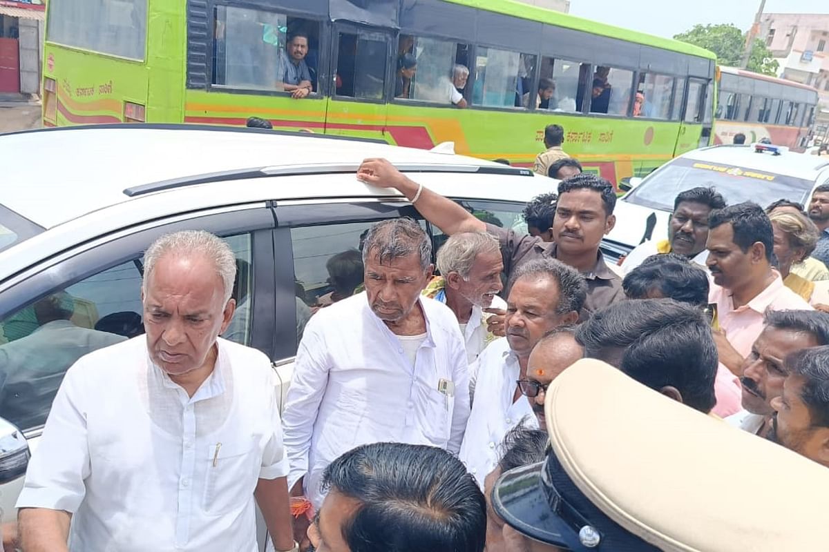 ಕವಿತಾಳದಲ್ಲಿ ನೂತನ ಸಚಿವ ಎನ್.ಎಸ್.ಬೋಸರಾಜು ಅವರಿಗೆ ಕಾಂಗ್ರೆಸ್ ಕಾರ್ಯಕರ್ತರು ಭಾನುವಾರ ಅದ್ದೂರಿ ಸ್ವಾಗತ ಕೋರಿದರು.