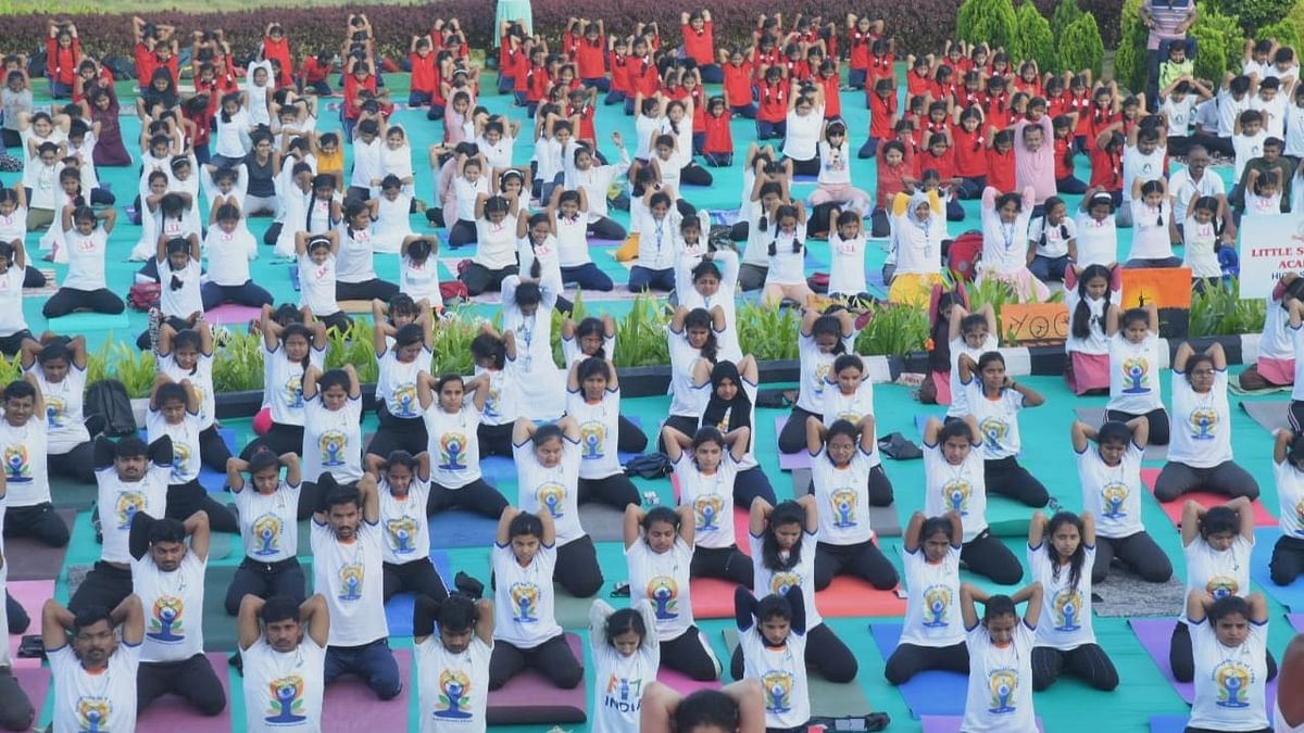 International Yoga Day | ಬೆಳಗಾವಿ ಸುವರ್ಣಸೌಧ ಆವರಣದಲ್ಲಿ ಯೋಗ ಸಂಭ್ರಮ