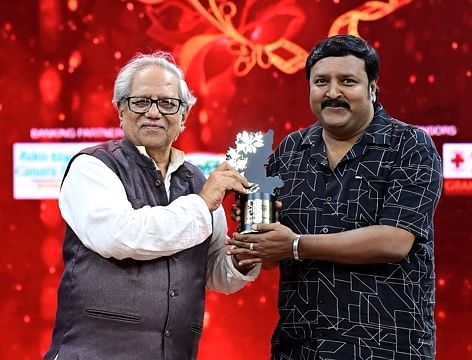 ನಾಗೇಂದ್ರ ಪ್ರಸಾದ್ ಅವರಿಗೆ ಅತ್ಯುತ್ತಮ ಸಂಕಲನ ಪ್ರಶಸ್ತಿ ನೀಡಲಾಯಿತು
