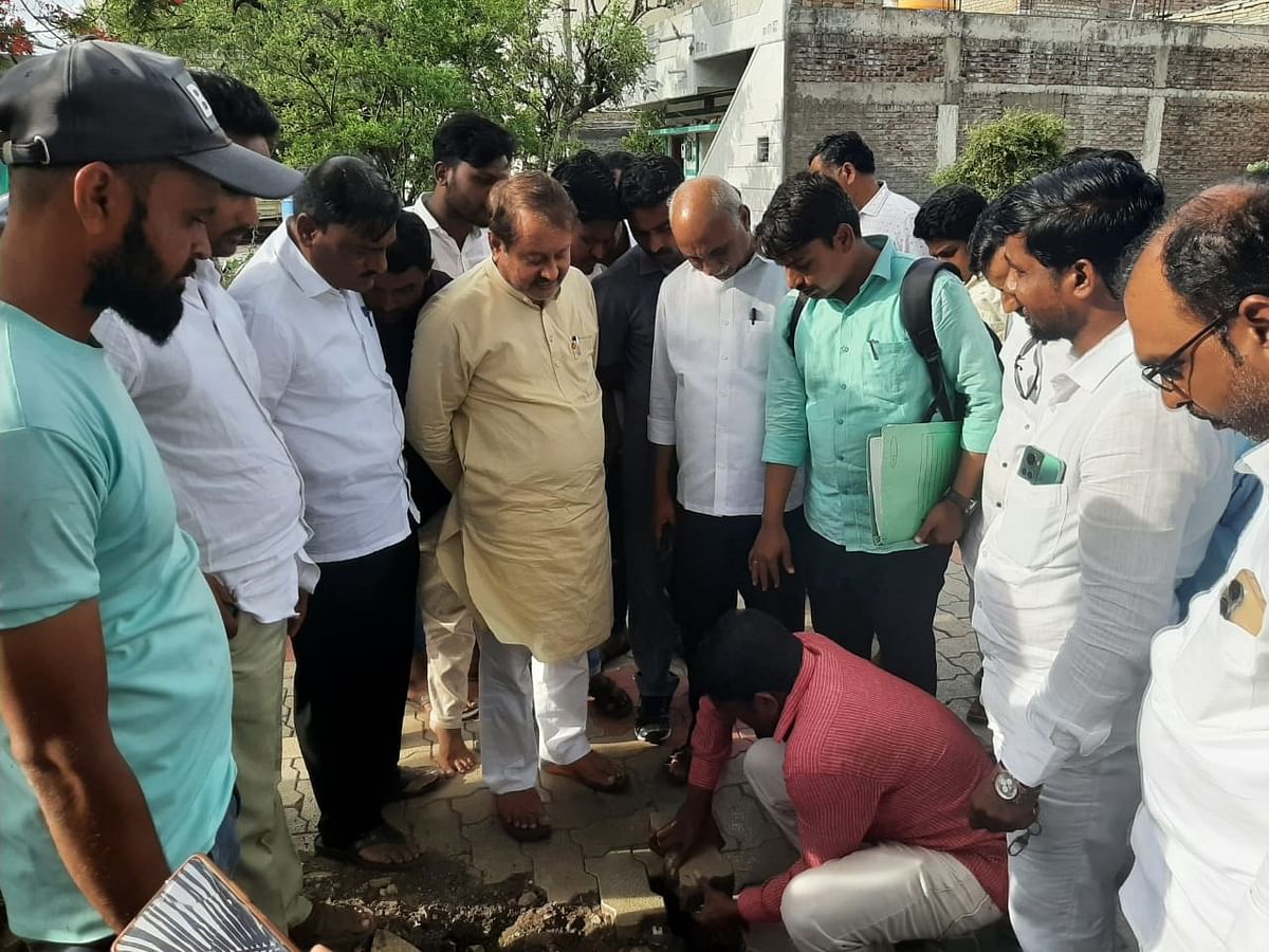 ತಾಳಿಕೋಟೆ ಪಟ್ಟಣದ ಪುರಸಭೆ ವತಿಯಿಂದ ನಡೆದ ನಗರೋತ್ಥಾನ 4 ನೇ ಹಂತದ ಕಾಮಗಾರಿಗಳನ್ನು ಶಾಸಕ ಸಿ.ಎಸ್.ನಾಡಗೌಡ ಬುಧವಾರ ಪರಿಶೀಲನೆ ನಡೆಸಿದರು