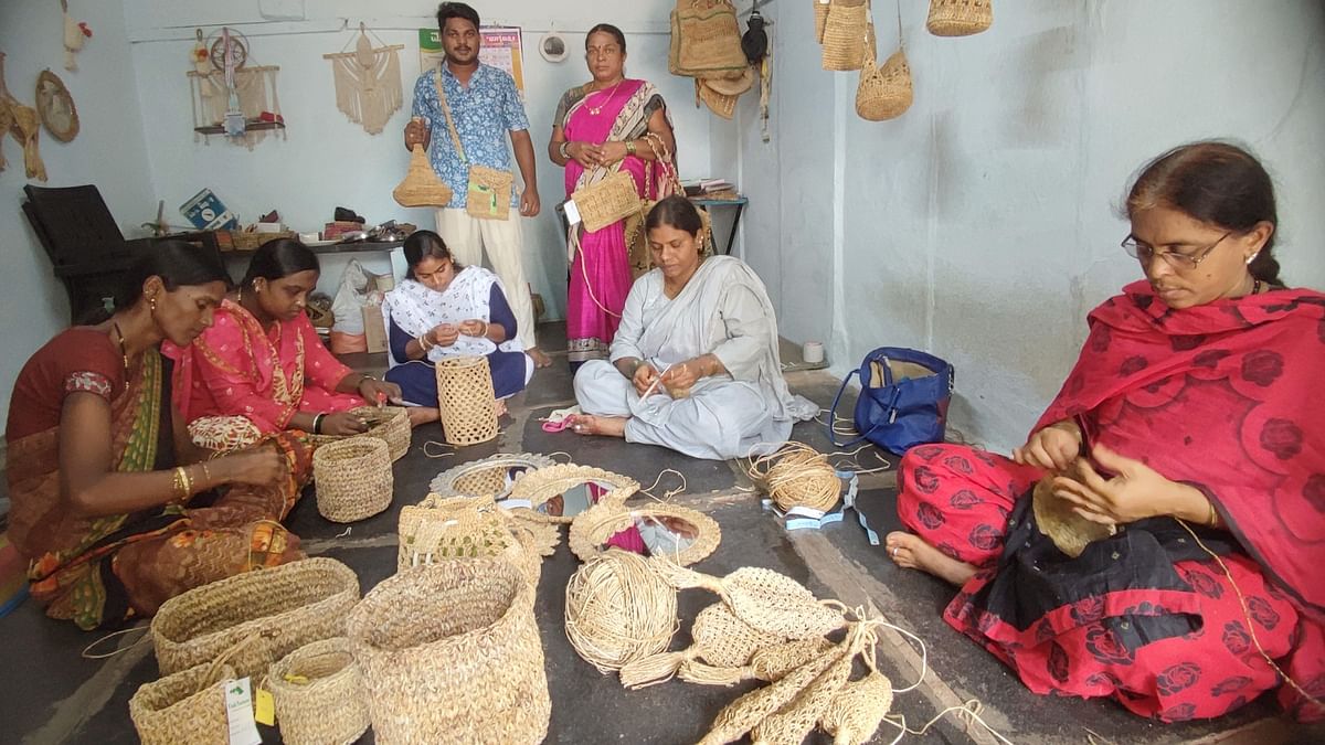 ಕಂಪ್ಲಿ: ಗೃಹೋದ್ಯಮ ಕನಸು ನನಸು ಮಾಡಿದ ಬಾಳೆನಾರು, ವಾರ್ಷಿಕ  ₹6 ಲಕ್ಷ ವಹಿವಾಟು