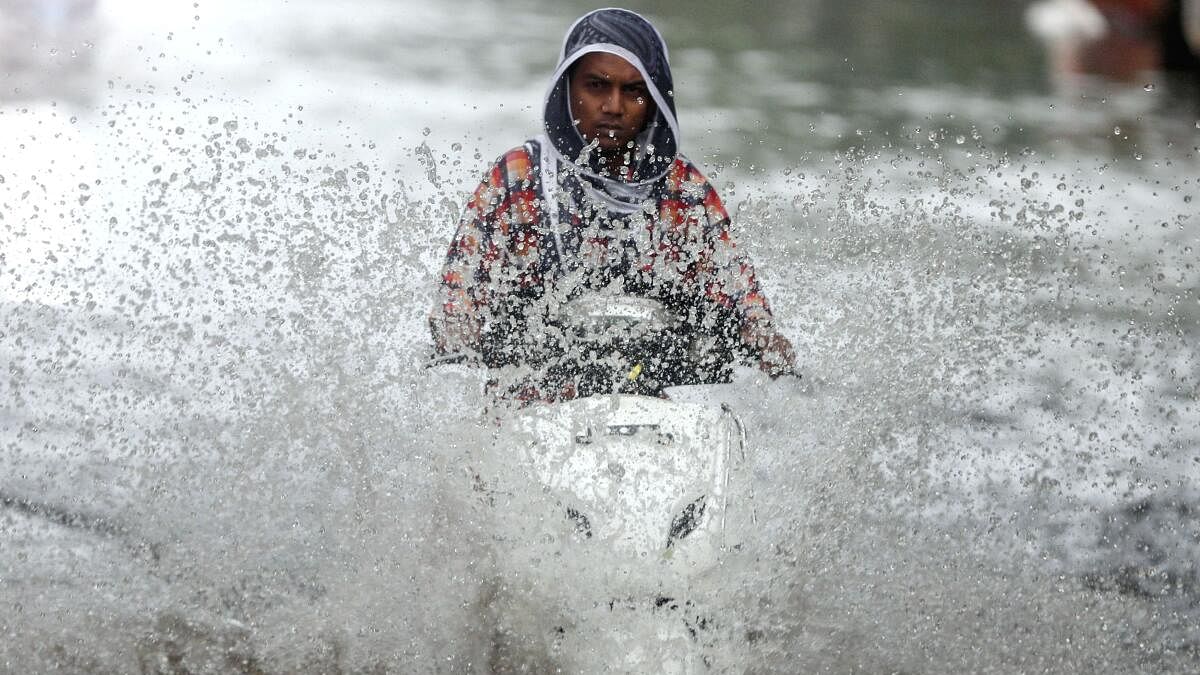Mumbai Rains | ವಾಣಿಜ್ಯ ನಗರಿ ಮುಂಬೈನಲ್ಲಿ ಮತ್ತೆ ಬಿರುಸು ಪಡೆದ ಮಳೆ