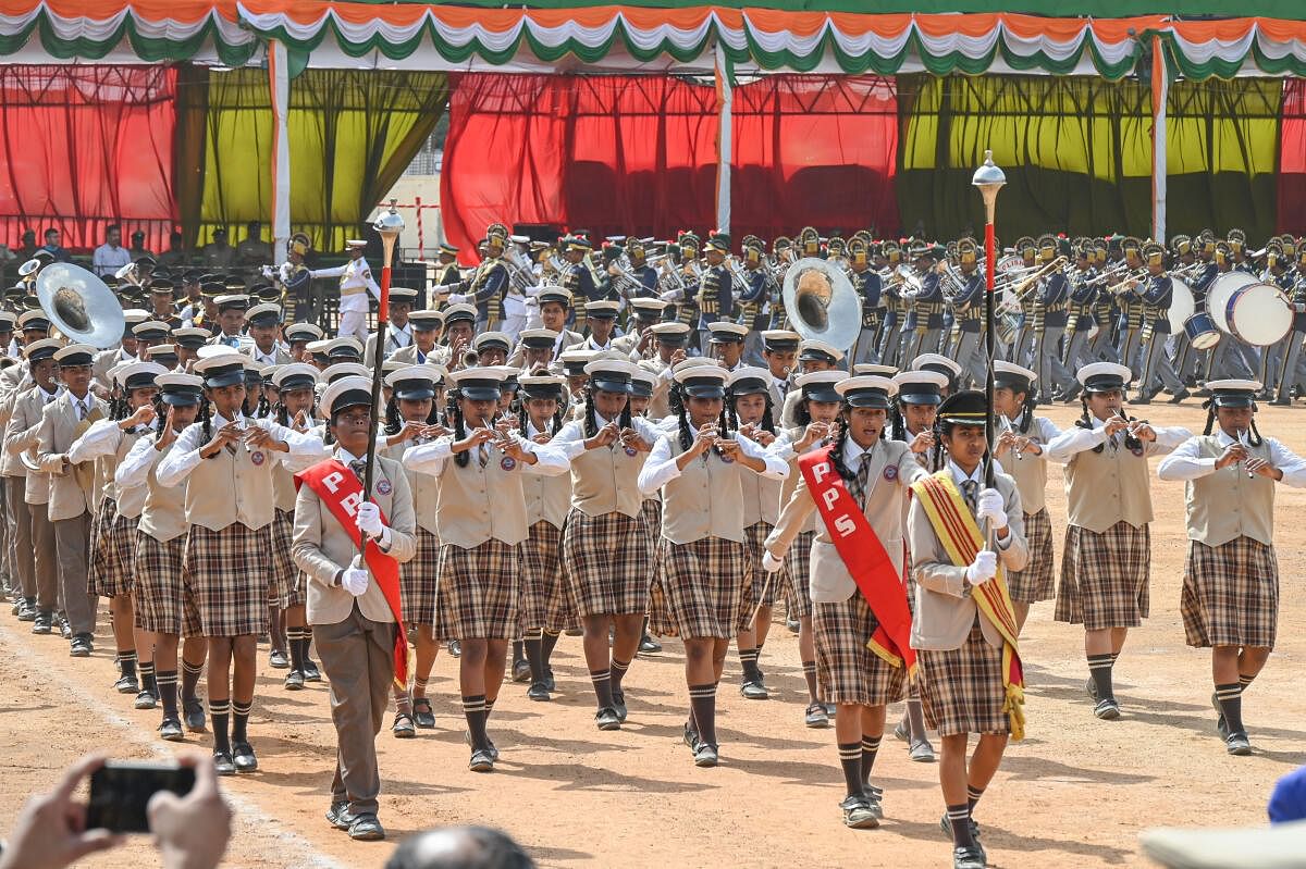 ಶಾಲಾ ಮಕ್ಕಳಿಂದ ಪರೇಡ್ ಸಿದ್ಧತೆ