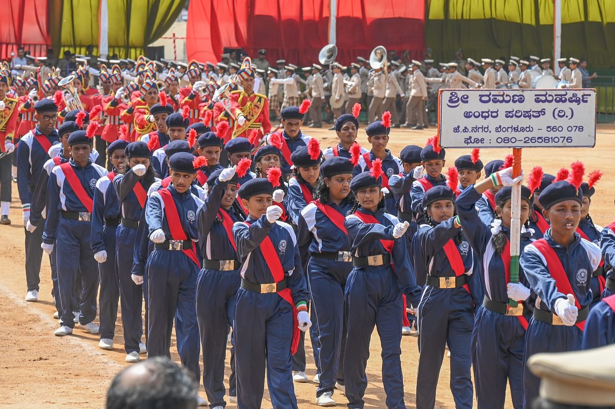 ರಮಣಶ್ರೀ ಅಕಾಡೆಮಿಯ ಅಂಧ ಮಕ್ಕಳು ಪಥಸಂಚಲನದಲ್ಲಿ ಭಾಗವಹಿಸಿದ್ದರು.