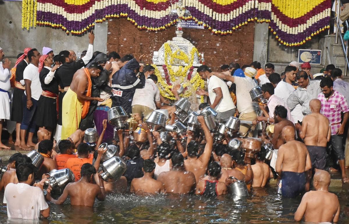 ಕಾವೇರಿ ತೀರ್ಥೋದ್ಭವ (ಸಂಗ್ರಹಚಿತ್ರಗಳು)