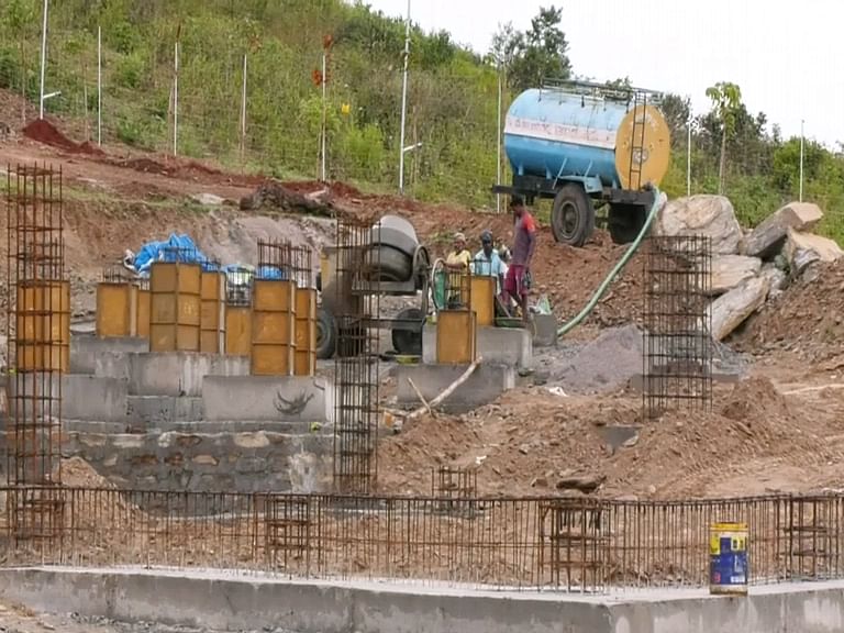 ಕಟ್ಟಡ ಕಾಮಗಾರಿ ನಡೆಯುತ್ತಿರುವುದು