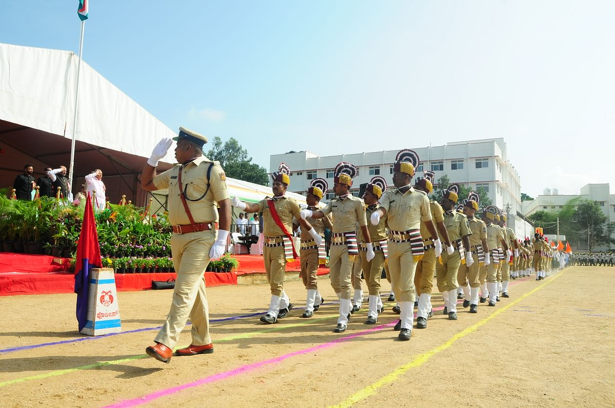 ಪೊಲೀಸರ ಪಥ ಸಂಚಲನ ಗಮನ ಸೆಳೆಯಿತು