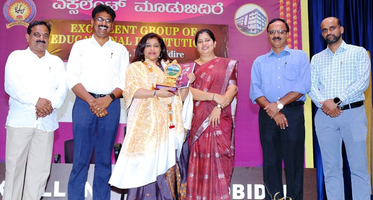 ಮೂಡುಬಿದಿರೆಯ ಎಕ್ಸಲೆಂಟ್ ಕಾಲೇಜಿನಲ್ಲಿ ನಡೆದ ಕಾರ್ಯಕ್ರಮದಲ್ಲಿ ಬಿಜೆಪಿ ರಾಷ್ಟ್ರೀಯ ವಕ್ತಾರೆ ಶಾಜಿಯಾ ಇಲ್ಮಿ ಅವರನ್ನು ಸಂಸ್ಥೆ ಅಧ್ಯಕ್ಷ ಯುವರಾಜ್ ಜೈನ್ ಗೌರವಿಸಿದರು. ಸುದರ್ಶನ್ ಎಂ. ಇದ್ದರು