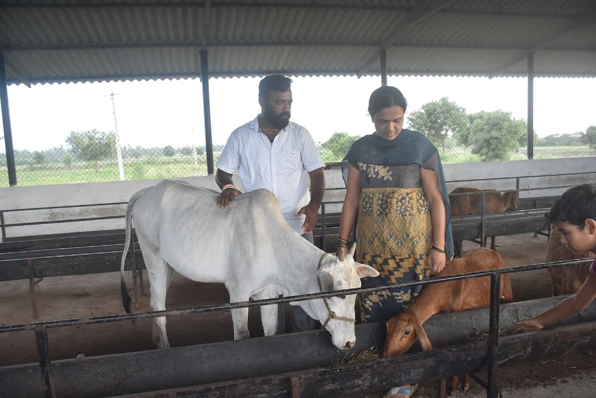ಕಿರು ಉದ್ಯಮಕ್ಕೆ ಬೆನ್ನೆಲುಬಾಗಿರುವ ಪತಿ ಕಿರಣ್‌ ಜತೆಗೆ ಮಂಗಳಾ