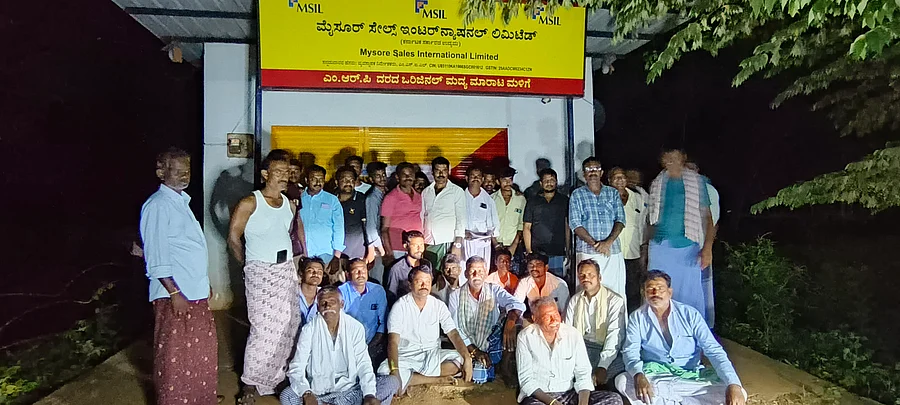 ಮದ್ಯ ಮಾರಾಟಕ್ಕೆ ವಿರೋಧ: ಎಂಎಸ್ಐಎಲ್ ಮಳಿಗೆಗೆ ಬೀಗ