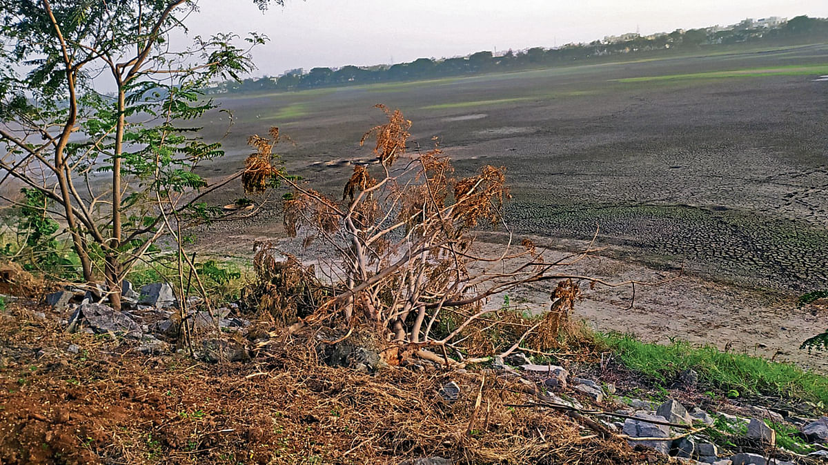 ಅಭಿವೃದ್ಧಿ ಹೆಸರಿನಲ್ಲಿ ಹಾಳಾದ ಕೆರೆ