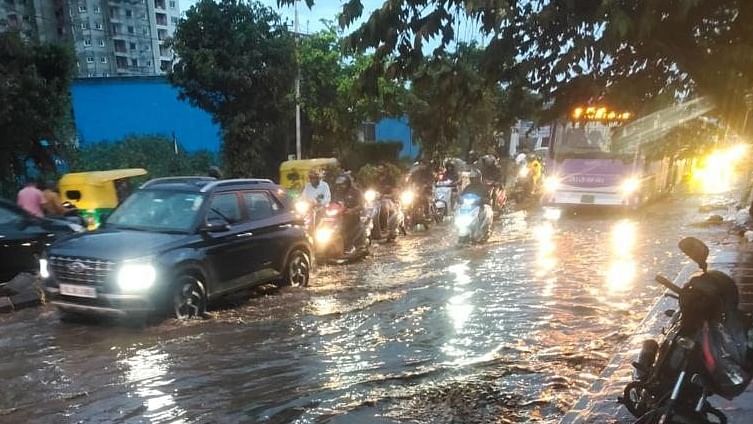Bengaluru Rains | ಧಾರಾಕಾರ ಮಳೆ: ಹೊಳೆಯಂತಾದ ರಸ್ತೆಗಳು