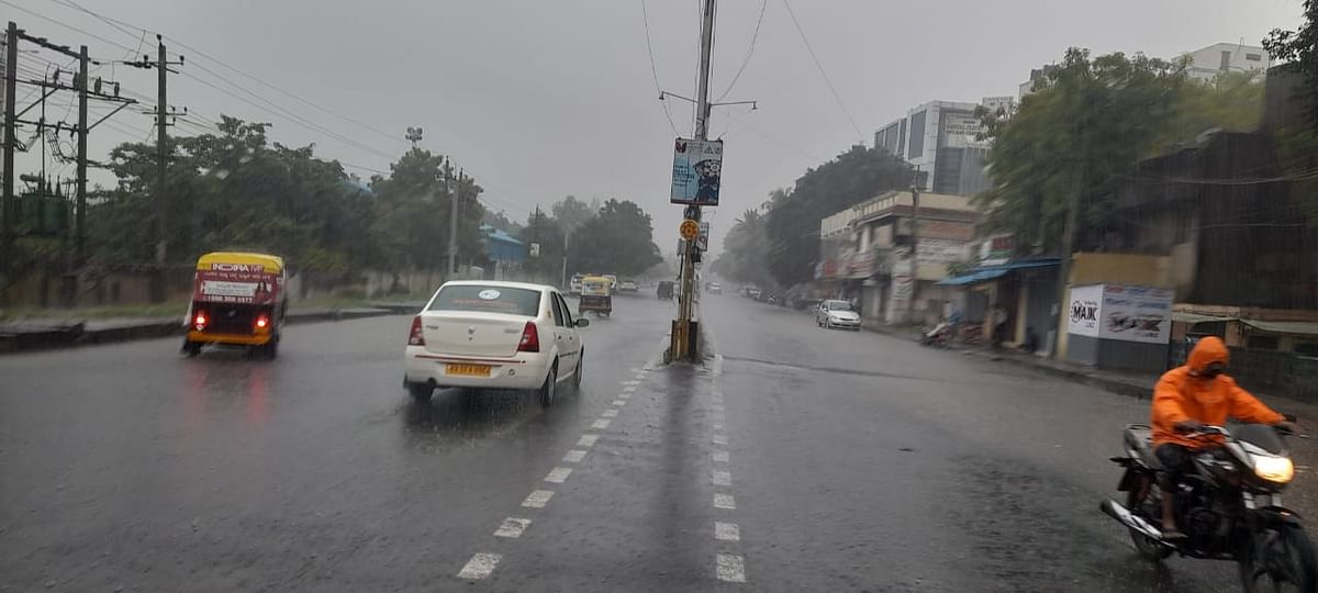 ಕಲಬುರಗಿಯಲ್ಲಿ ಸುರಿಯುತ್ತಿರುವ ಧಾರಾಕಾರ ಮಳೆ