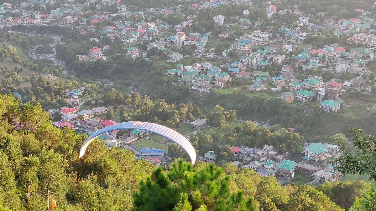 ಇಂದ್ರನಾಗ್ ದೇವಸ್ಥಾನದಿಂದ ಪ್ಯಾರಾಗ್ಲೈಡಿಂಗ್‌