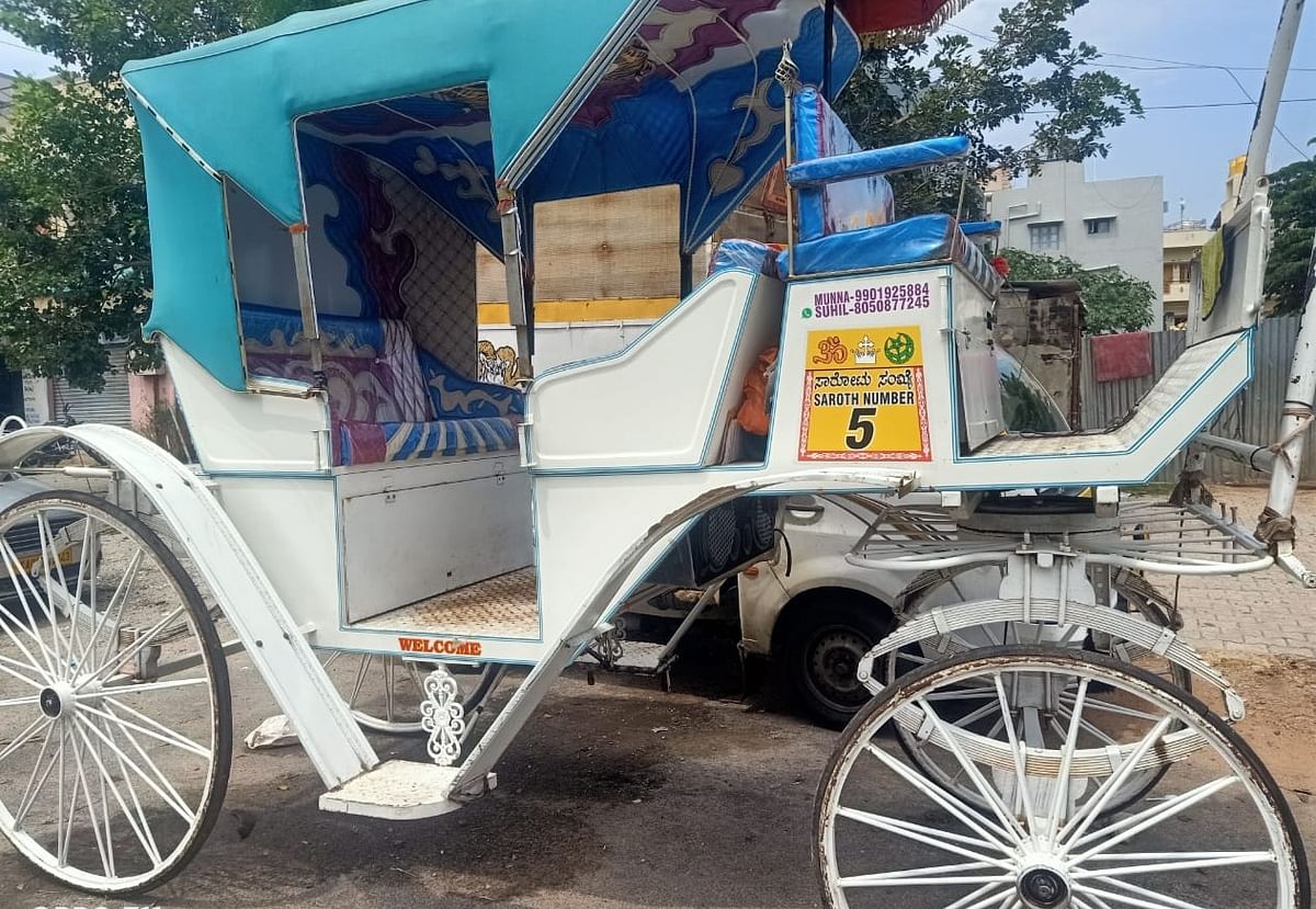 ಸಾರೋಟುಗಳಿಗೆ ಸಂಖ್ಯೆ ಅಳವಡಿಸಿರುವುದು