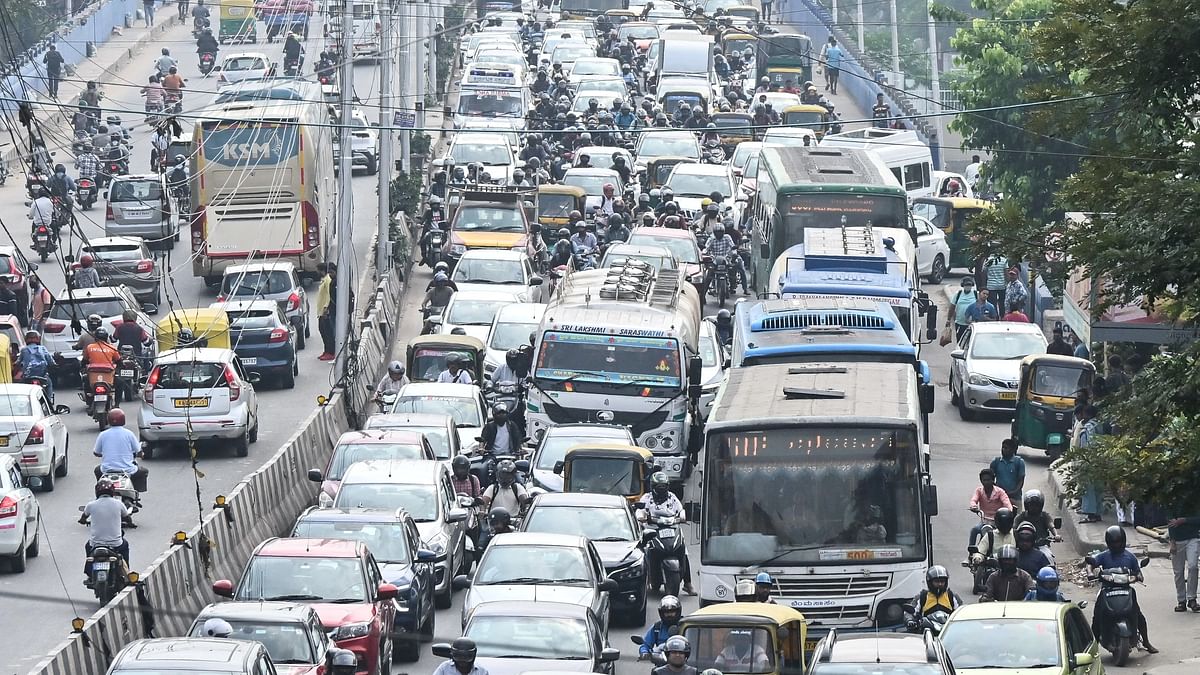 Bengaluru Traffic: ಮಾರತ್‌ಹಳ್ಳಿಯಲ್ಲಿ ವಾಹನಗಳ ಮೊರೆತ– ಜನರ ಪರದಾಟ!