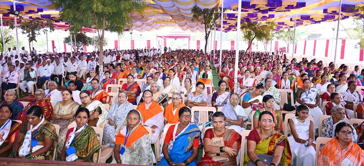 ಕಾರ್ಯಕ್ರಮದಲ್ಲಿ ಪಾಲ್ಗೊಂಡಿದ್ದ ಬಸವ ಭಕ್ತರು