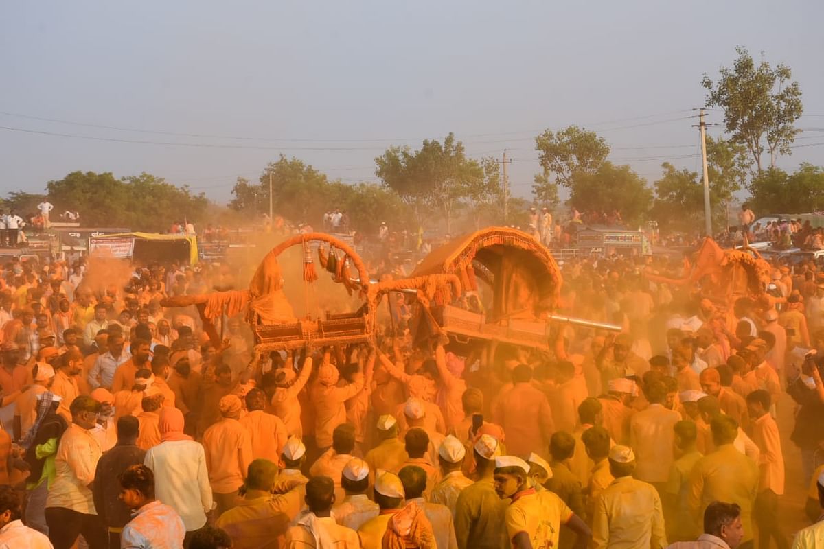 ಅಮೋಘಸಿದ್ದೇಶ್ವರನ ಜಾತ್ರೆಯಲ್ಲಿ ನೂರಾರು ಸಿದ್ದರ ಪಲ್ಲಕ್ಕಿಗಳ ಸಮಾಗಮ ನೋಡುಗರ ಕಣ್ಮನ ಸೆಳೆಯಿತು  -ಪ್ರಜಾವಾಣಿ ಚಿತ್ರ:ಆನಂದ ರಾಠೋಡ