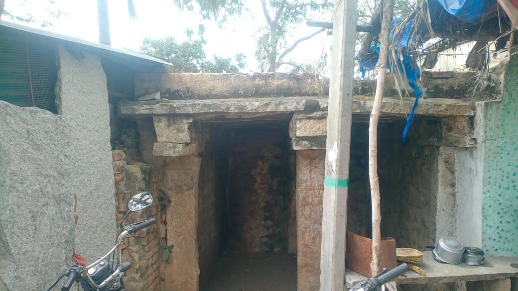 ಚೇಳೂರು: ಶಿಥಿಲಾವಸ್ಥೆಯಲ್ಲಿ ಹೊಸಹುಡ್ಯ ಬಸ್‌ ತಂಗುದಾಣ