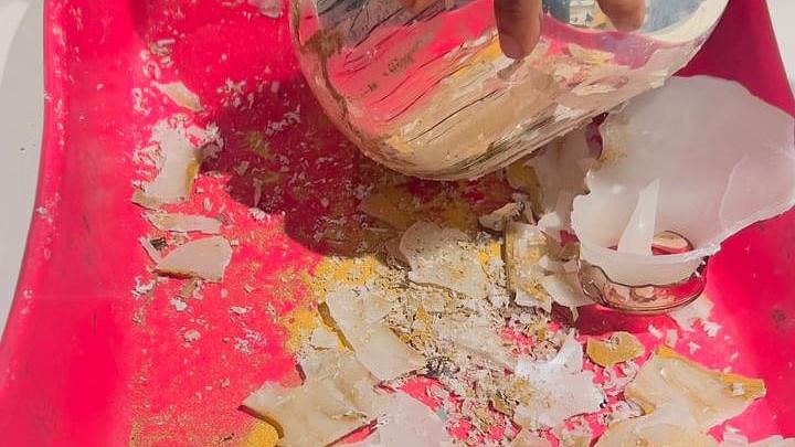 ದೇವನಹಳ್ಳಿ: ಫ್ಲಾಸ್ಕ್‌ನಲ್ಲಿ ಅಡಗಿಸಿಟ್ಟ ₹7.52 ಲಕ್ಷ ಮೌಲ್ಯದ ಚಿನ್ನದ ಪುಡಿ ವಶ