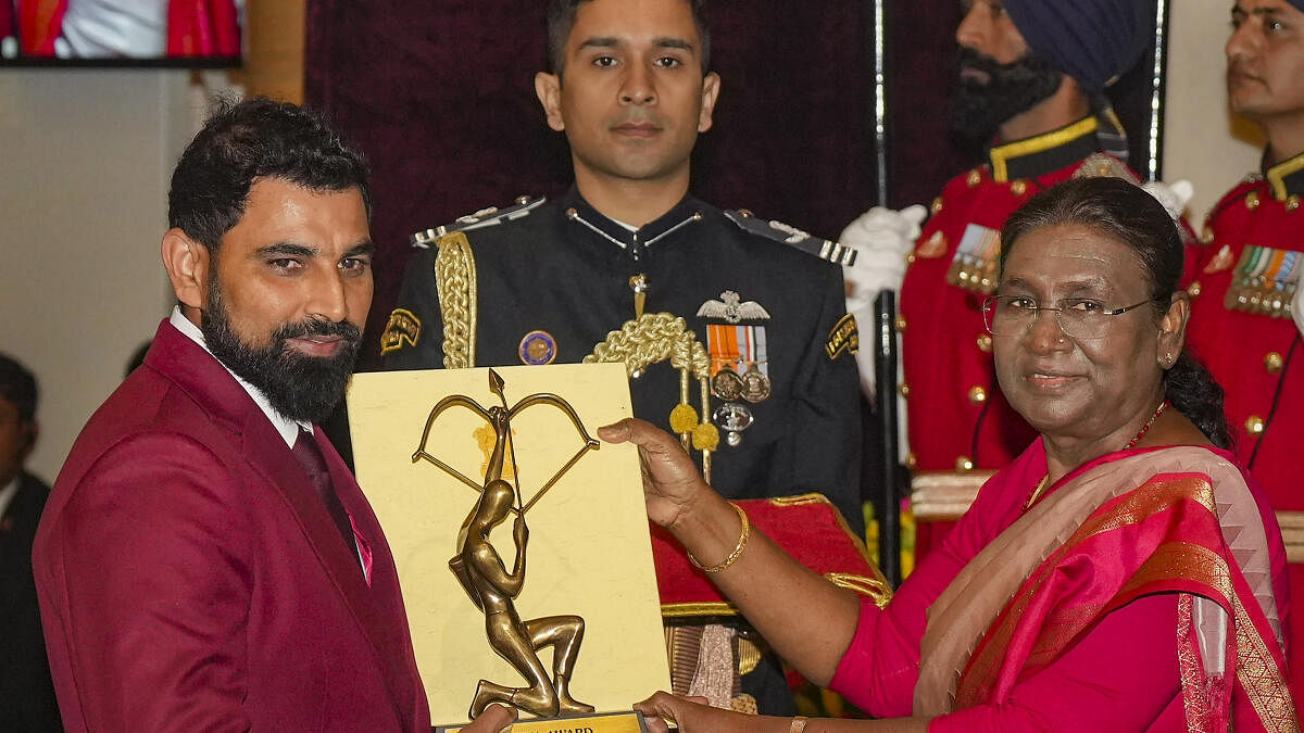 Arjuna Award: ಕ್ರಿಕೆಟಿಗ ಮೊಹಮ್ಮದ್ ಶಮಿಗೆ ಅರ್ಜುನ ಪ್ರಶಸ್ತಿ ಪ್ರದಾನ