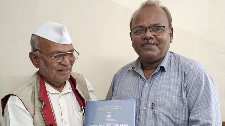 ಧಾರವಾಡ: 89 ವರ್ಷದ ಅಜ್ಜನಿಗೆ ಪಿಎಚ್‌.ಡಿ ಪದವಿ