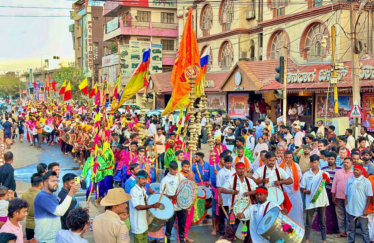 ಹೊಸಪೇಟೆಯಲ್ಲಿ ಗುರುವಾರ ನಡೆದ ವಸಂತ ವೈಭವ ಶೋಭಾಯಾತ್ರೆಯ ಸೊಬಗು 