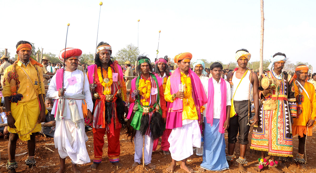 ಮೈಲಾರ ಸುಕ್ಷೇತ್ರದಲ್ಲಿ ಧಾರ್ಮಿಕ ಕಾರ್ಯಕ್ರಮ ನಡೆಸಿಕೊಡುವ ಗೊರವ ಪರಿವಾರ