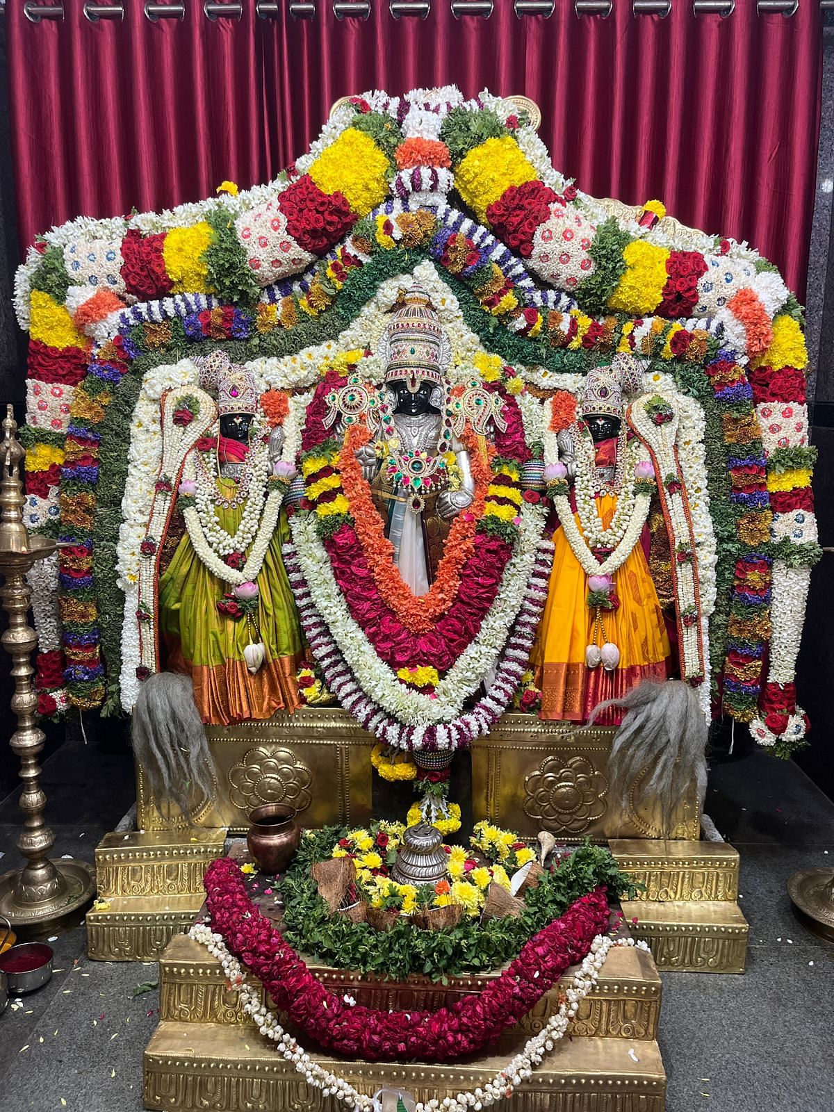 ಶ್ರೀನಿವಾಸ ಸ್ವಾಮಿಗೆ ಅಲಂಕಾರ