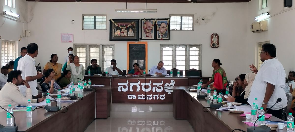 ರಾಮನಗರದ ನಗರಸಭೆಯಲ್ಲಿ 2024–25ನೇ ಸಾಲಿನ ಬಜೆಟ್ ಕುರಿತ ಚರ್ಚೆಯಲ್ಲಿ ಸದಸ್ಯ ಮಂಜುನಾಥ್ ಕೆ. ಶೇಷಾದ್ರಿ ಶಶಿ ಹಾಗೂ ಪಾರ್ವತಮ್ಮ ಮಾತನಾಡಿದರು