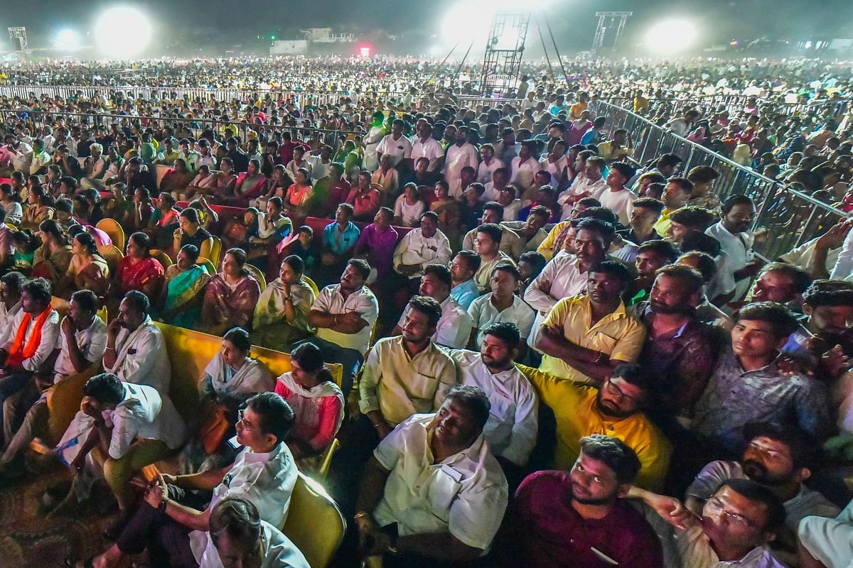 ಕಾರ್ಯಕ್ರಮದಲ್ಲಿ ಪಾಲ್ಗೊಂಡಿದ್ದ ಜನ