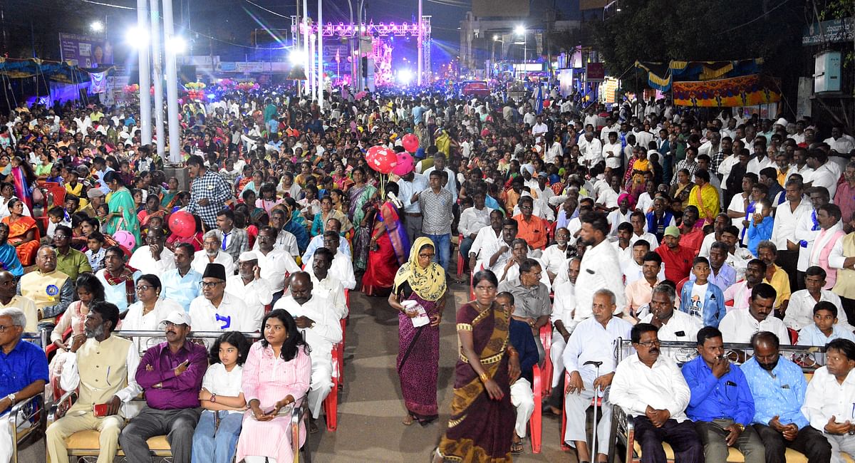 ಬೀದರ್‌ನಲ್ಲಿ ಭಾನುವಾರ ರಾತ್ರಿ ನಡೆದ ಬಾಬಾ ಸಾಹೇಬರ ಜಯಂತಿ ಕಾರ್ಯಕ್ರಮದಲ್ಲಿ ಅಪಾರ ಸಂಖ್ಯೆಯಲ್ಲಿ ಜನ ಪಾಲ್ಗೊಂಡಿದ್ದರು