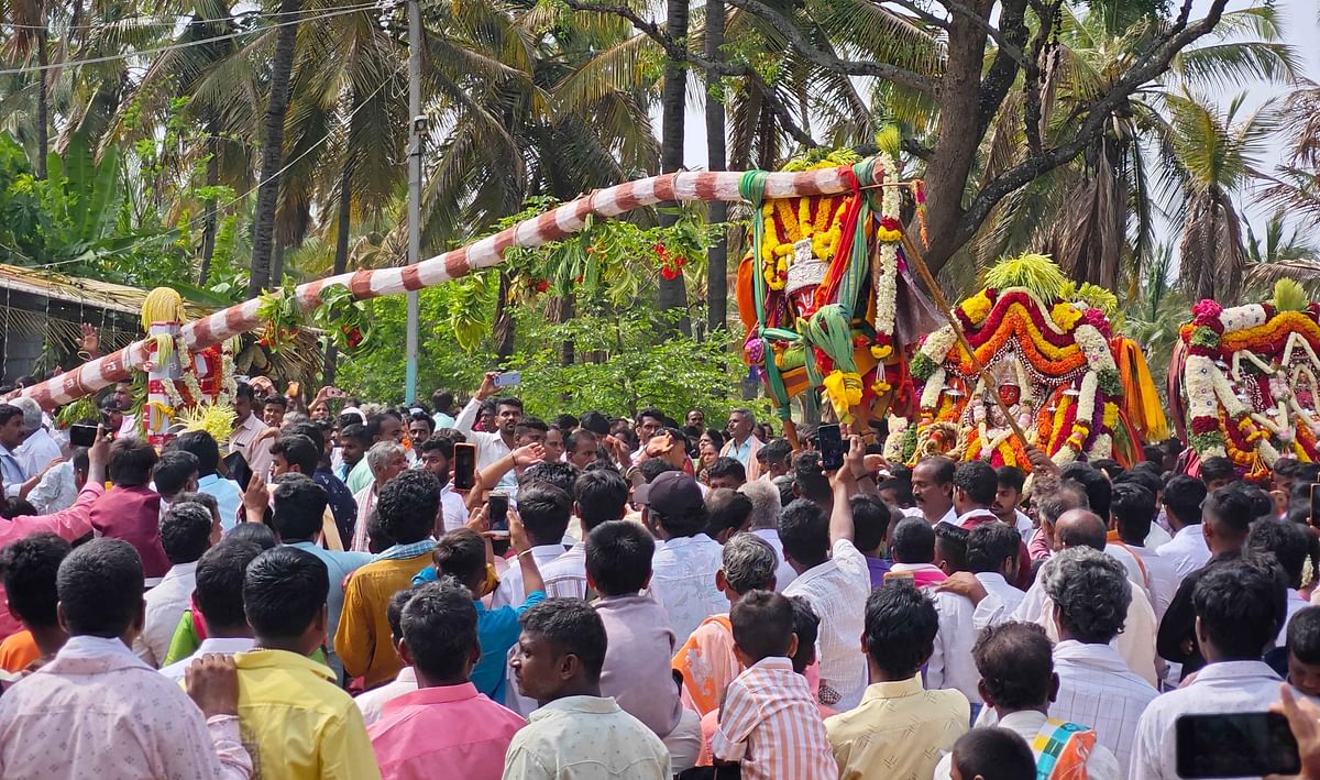 ಸಿಡಿ ಗೆ ದೇವರನ್ನೇ ಕಟ್ಟಿ ತೂಗುತ್ತಿರುವುದು