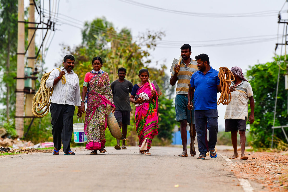 ಬಾವಿ ತೋಡಲು ಹೊರಟ ಜಲಯೋಧರು...