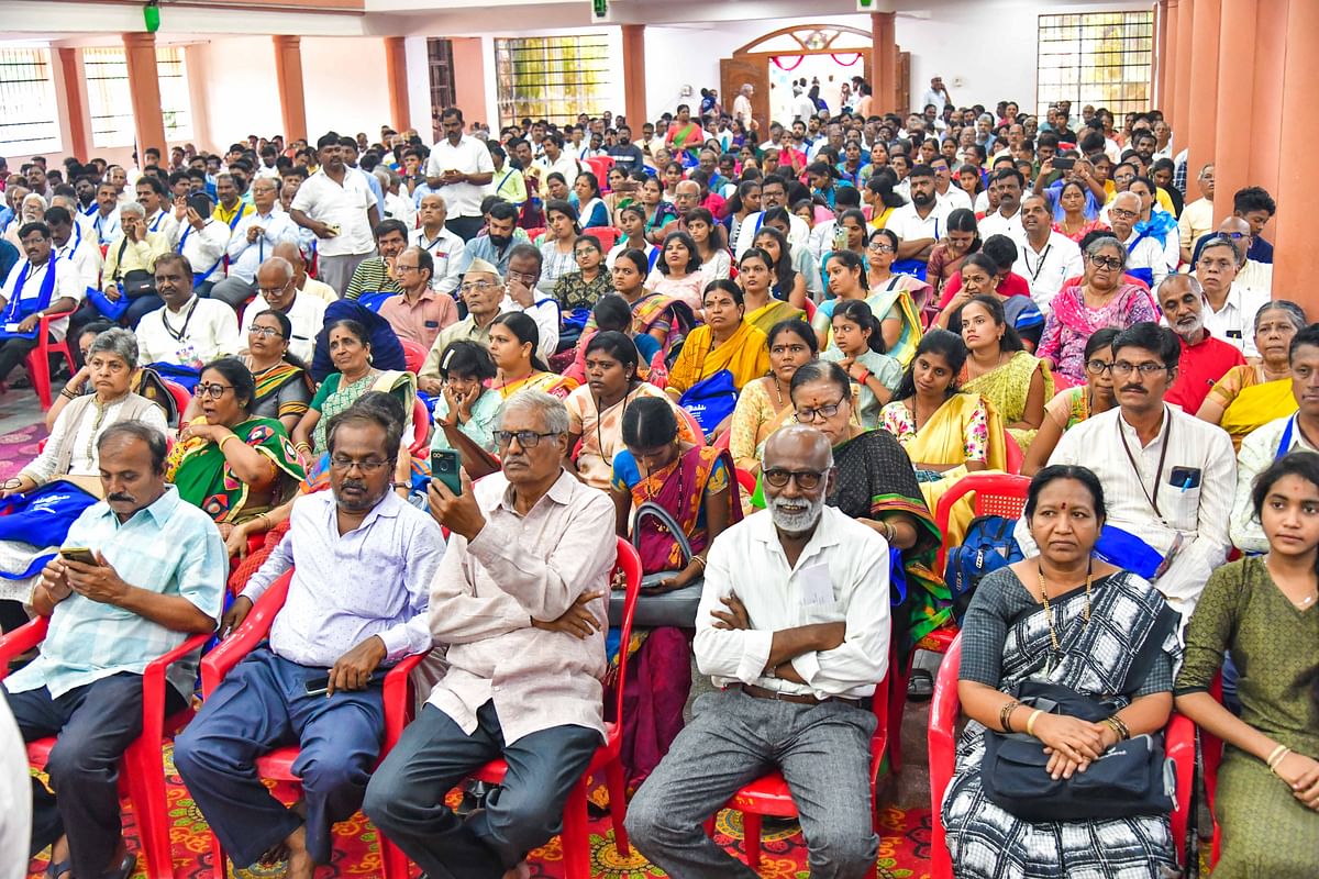 ಮೇ ಸಾಹಿತ್ಯ ಮೇಳದಲ್ಲಿ ಶನಿವಾರ ಪಾಲ್ಗೊಂಡಿದ್ದ ಜನ