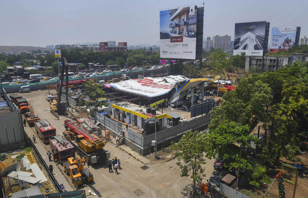 Mumbai Hoarding Collapse: ಮುಂಬೈ ಅಪರಾಧ ವಿಭಾಗದಿಂದ ಎಸ್‌ಐಟಿ ರಚನೆ