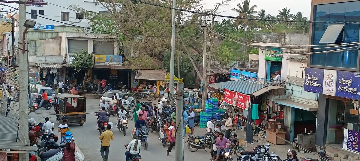 ಕುದೂರು ಪಟ್ಟಣದ ಸಿಸಿ ಕ್ಯಾಮೆರಾಗಳ ಅವಶ್ಯಕತೆ ಹೆಚ್ಚಾಗಿರುವ ಸಂತೆ ಸರ್ಕಲ್.