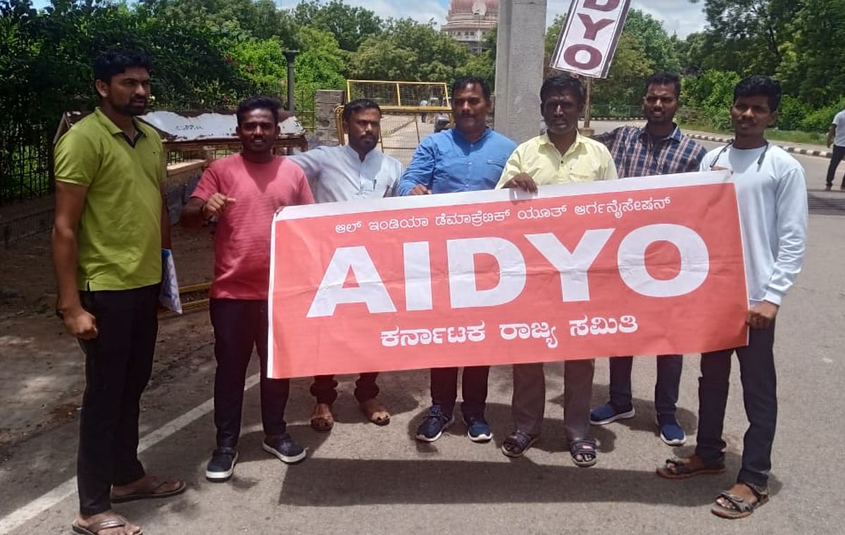 ಯುಜಿಸಿ ನೆಟ್‌ ಪರೀಕ್ಷೆಯ ಅಕ್ರಮ ಖಂಡಿಸಿ ಕೊಪ್ಪಳದಲ್ಲಿ ಎಐಡಿವೈಒ ಪ್ರಮುಖರು ಪ್ರತಿಭಟನೆ ನಡೆಸಿದರು