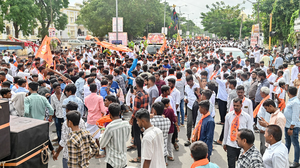 ‘ನಮ್ಮ ಬಸವ ಜಯಂತಿ’ ಪ್ರಯುಕ್ತ ನಡೆದ ಮೆರವಣಿಗೆಯಲ್ಲಿ ಅಪಾರ ಸಂಖ್ಯೆಯ ಜನರು ಪಾಲ್ಗೊಂಡಿದ್ದರು –ಪ್ರಜಾವಾಣಿ ಚಿತ್ರ