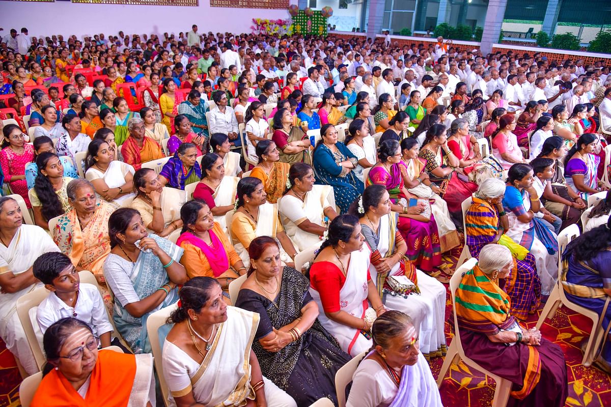 ಸಮಾವೇಶದಲ್ಲಿ ಪಾಲ್ಗೊಂಡಿದ್ದ ಜನ