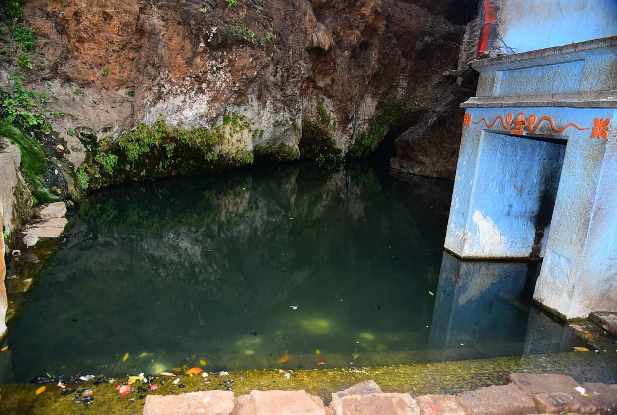 ಹೊಸದುರ್ಗದ ದಶರಥರಾಮೇಶ್ವರದಲ್ಲಿನ ಹೊಂಡ