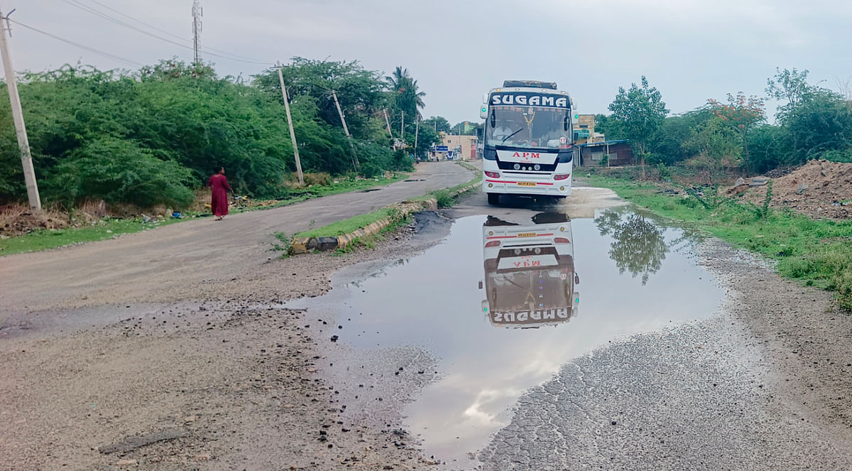 ನರೇಗಲ್‌ ಪಟ್ಟಣದಲ್ಲಿ ಕೆಸರು ಗದ್ದೆಯಂತಾಗಿರುವ ಕಾಲೇಜು ಮಾರ್ಗದ ಜೋಡು ರಸ್ತೆ