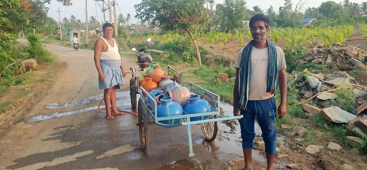 ಹಾನಗಲ್ | ನಿತ್ಯ 2 ಕಿ.ಮೀ. ನೀರು ಹೊರಬೇಕು: ಬಾಳಂಬೀಡ ನಿವಾಸಿಗಳು ಗೋಳು