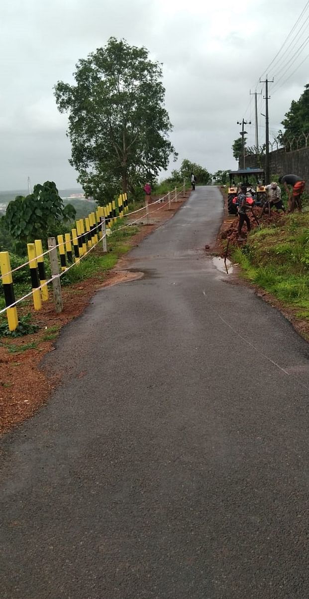 ಐಎಸ್‌ಪಿಆರ್‌ಎಲ್‌ ಪೈಪ್‌ಲೈನ್ ಹಾದುಹೋಗಿರುವ ಜಾಗದ ಮೇಲ್ಭಾಗದಲ್ಲಿ ತಡೆಬೇಲಿ ಹಾಕಿರುವುದು