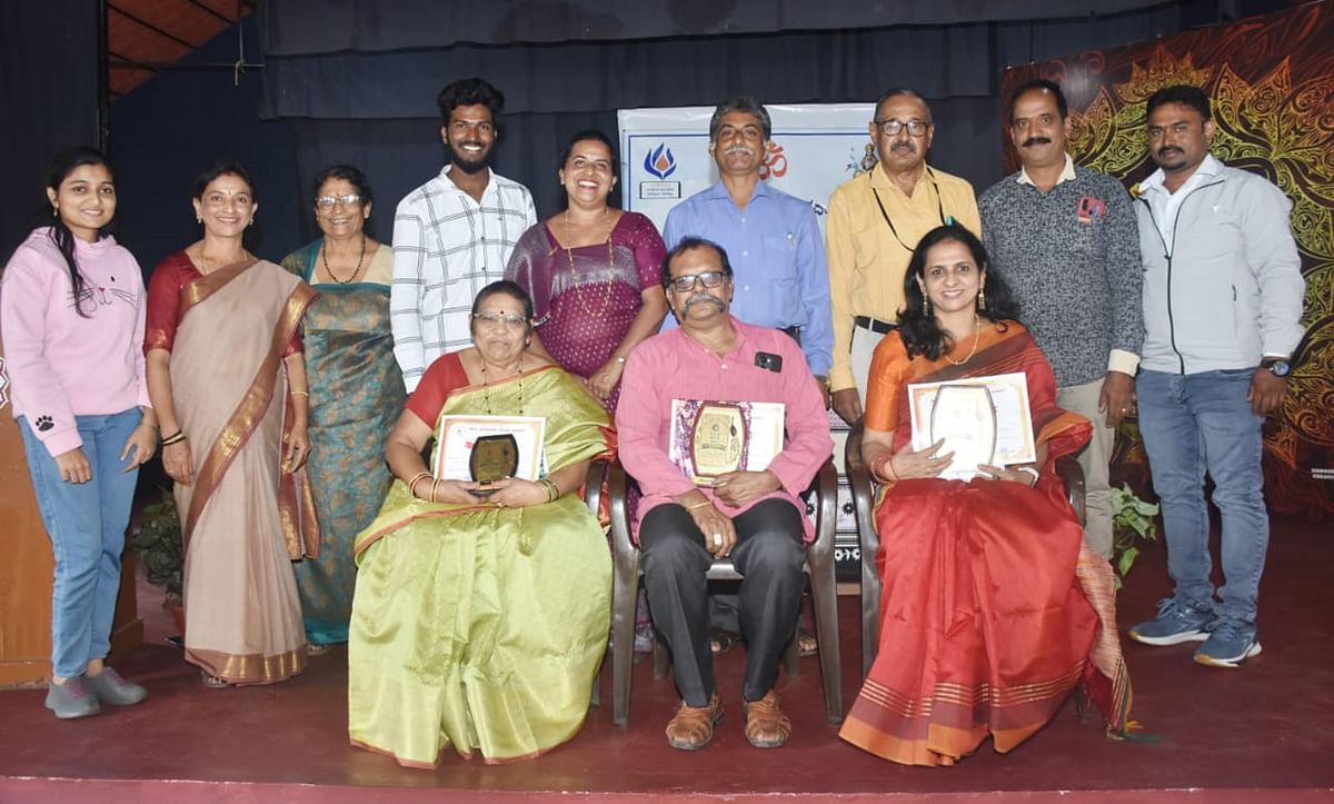 ಕವಿಗೋಷ್ಠಿಯಲ್ಲಿ ತೃತೀಯ ಸ್ಥಾನ ಪಡೆದ ಸುಶೀಲಾ ಕುಶಾಲಪ್ಪ ದ್ವಿತೀಯ ಸ್ಥಾನ ಪಡೆದ ವೈಲೇಶ್ ಹಾಗೂ ಪ್ರಥಮ ಸ್ಥಾನ ಪಡೆದ ರಾಧಿಕಾ ವಿಶ್ವನಾಥ್ ಅವರನ್ನು ಸನ್ಮಾನಿಸಲಾಯಿತು. ಪ್ರೀತಿ ಡಿಸೋಜಾ ಕಡ್ಲೇರ ಆಶಾ ಧರ್ಮಪಾಲ್ ಜಾನಕಿ ಮಾಚಯ್ಯ ಚಂದನ್ ನಂದರಬೆಟ್ಟು ಬಬ್ಬೀರ ಸರಸ್ವತಿ ಸಿ.ಎಸ್ ಸುರೇಶ್ ಕಿಗ್ಗಾಲು ಗಿರೀಶ್ ತಮ್ಮಯ್ಯ ಹೇಮಂತ್ ಪಾರೇರ ಭಾಗವಹಿಸಿದ್ದರು.