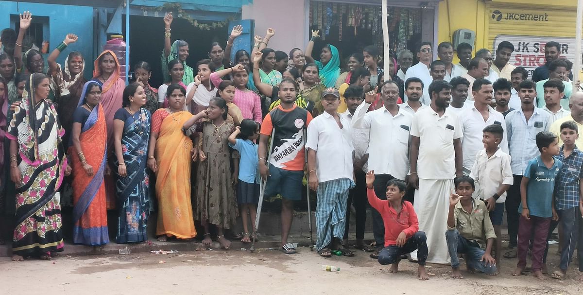 ಆಲೂರ ಹಾಗೂ ಕೇಸಾಪೂರ ಗ್ರಾಮಗಳಲ್ಲಿ ಸಾರಾಯಿ ಮಾರಾಟಕ್ಕೆ ತಡೆಯೊಡ್ಡುವಂತೆ ಆಗ್ರಹಿಸಿ ಗ್ರಾಮಸ್ಥರು ಪ್ರತಿಭಟನೆ ನಡೆಸಿದರು