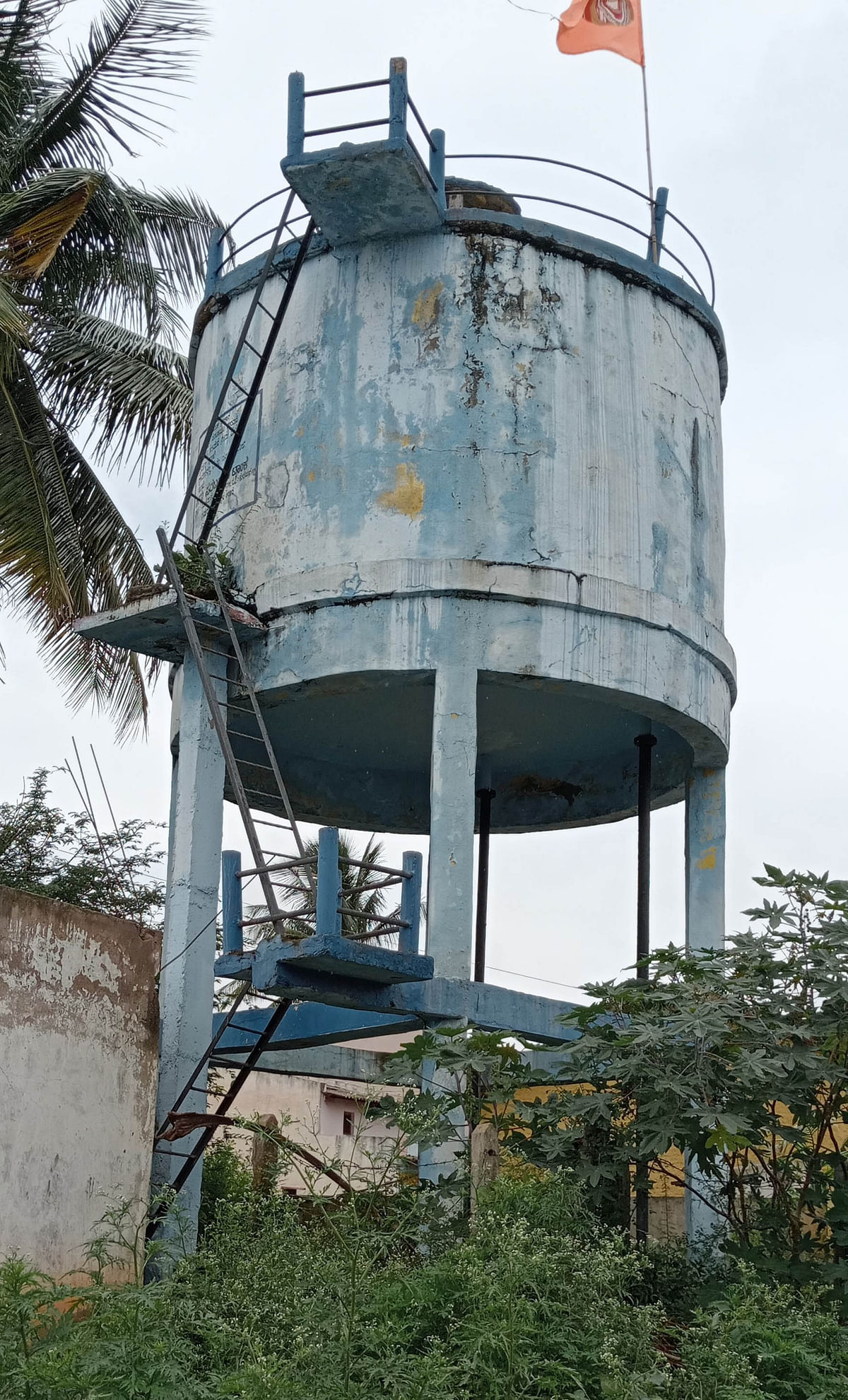 ಮೇಲ್ಮಟ್ಟದ ನೀರಿನ ಟ್ಯಾಂಕ್ ದುಃಸ್ಥಿತಿ