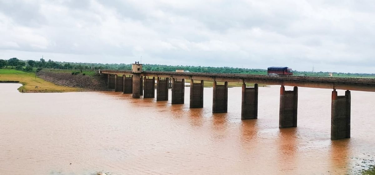 ಬೈಲಹೊಂಗಲ ತಾಲ್ಲೂಕಿನ ನಯಾನಗರದ ಬಳಿ ಮಲಪ್ರಭಾ ನದಿ ಉಕ್ಕಿ ಹರಿಯುತ್ತಿರುವುದು
–ಪ್ರಜಾವಾಣಿ ಚಿತ್ರ:ರವಿಕುಮಾರ ಹುಲಕುಂದ